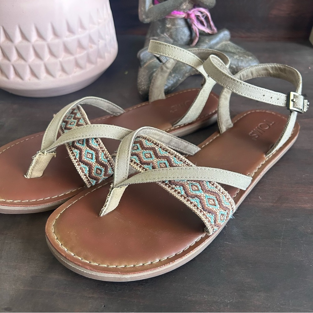 TOMS tan & blue embroidered Sandals size 8.5